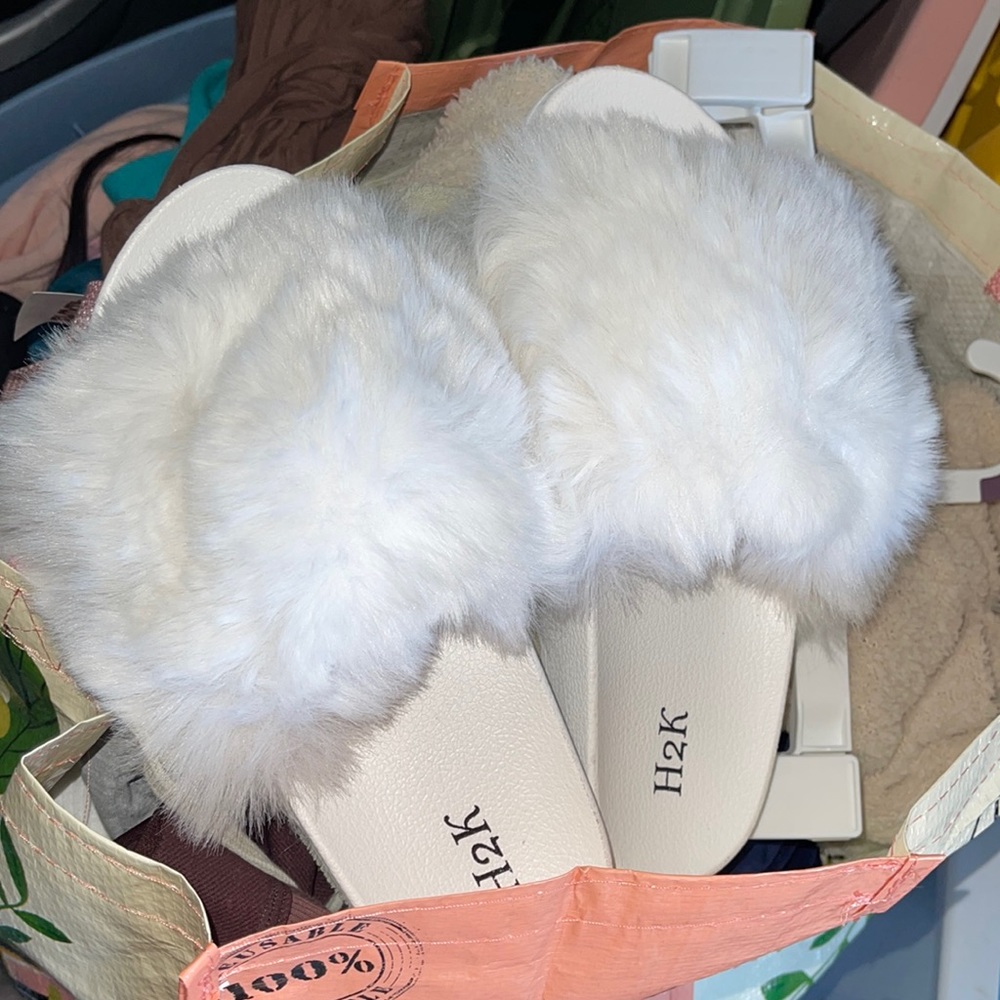 white fuzzy slides ♥️